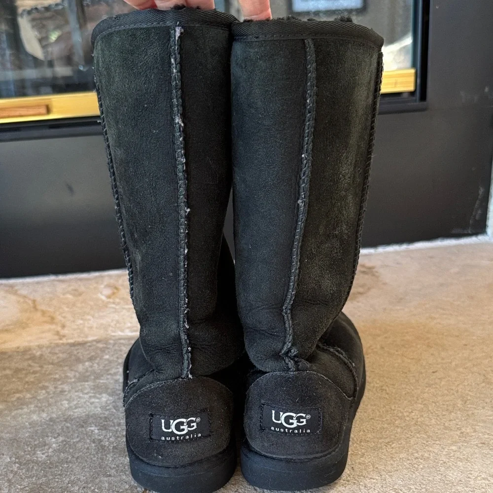 UGG Black Suede Shearling-Lined Boots size 2 fair condition